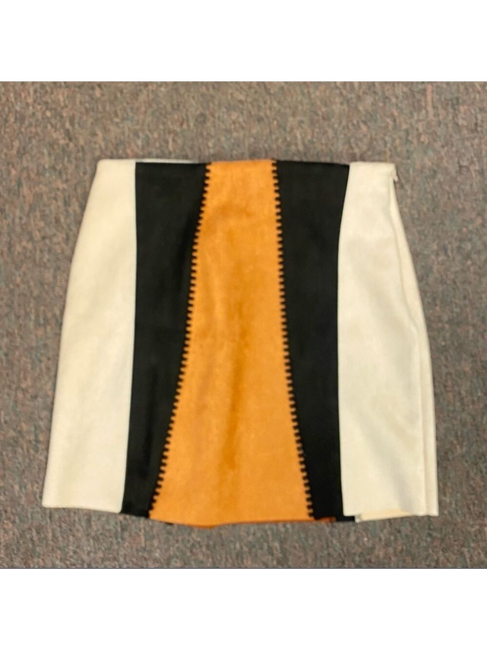 Suede like skirt by Le Lis size small